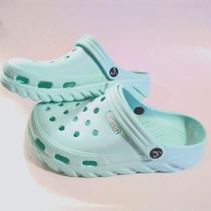 Amoji Garden Clogs Unisex Youth W-10 M-8 Baby Blue Casual Sandals Slip On Shoes